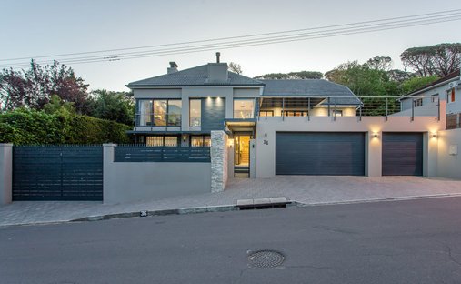 House in Courtrai, Western Cape, South Africa 1