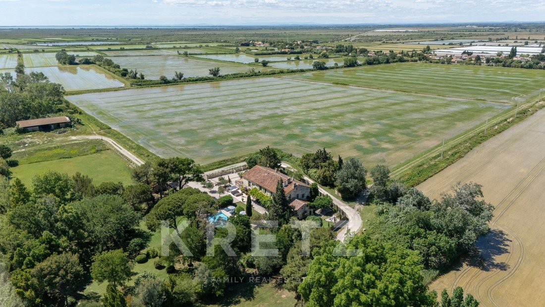 Maison à Arles, Provence-Alpes-Côte d'Azur, France 2 - 19037702