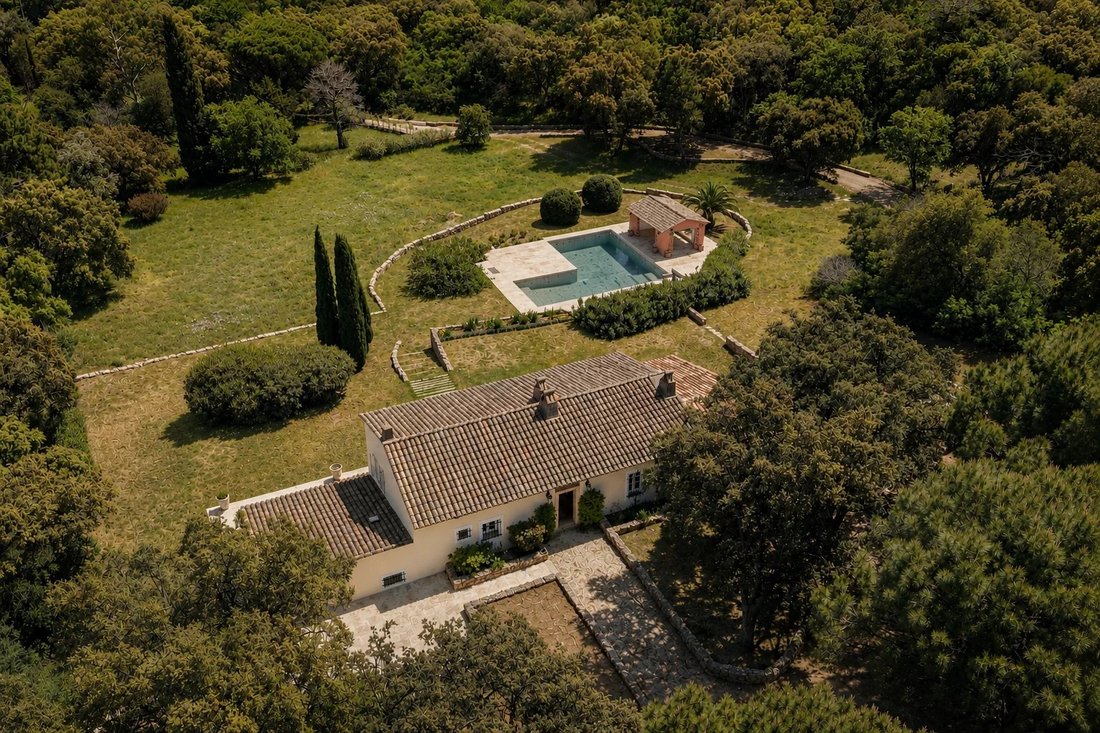 Villa in Grimaud, Provence-Alpes-Côte d'Azur, France 2 - 19037150