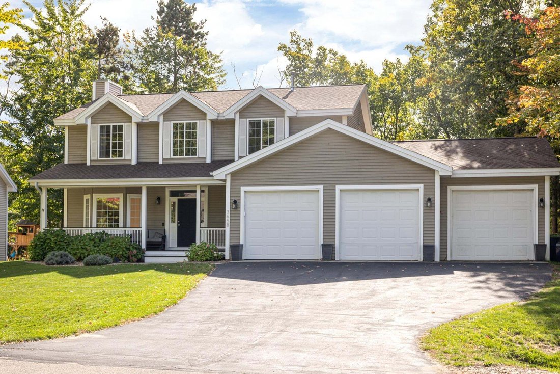 House in Traverse City, Michigan, United States 1 - 19040084