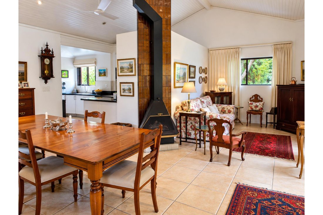 House in Rondebosch, Southern Suburbs, Cape Town 5 - 19040227