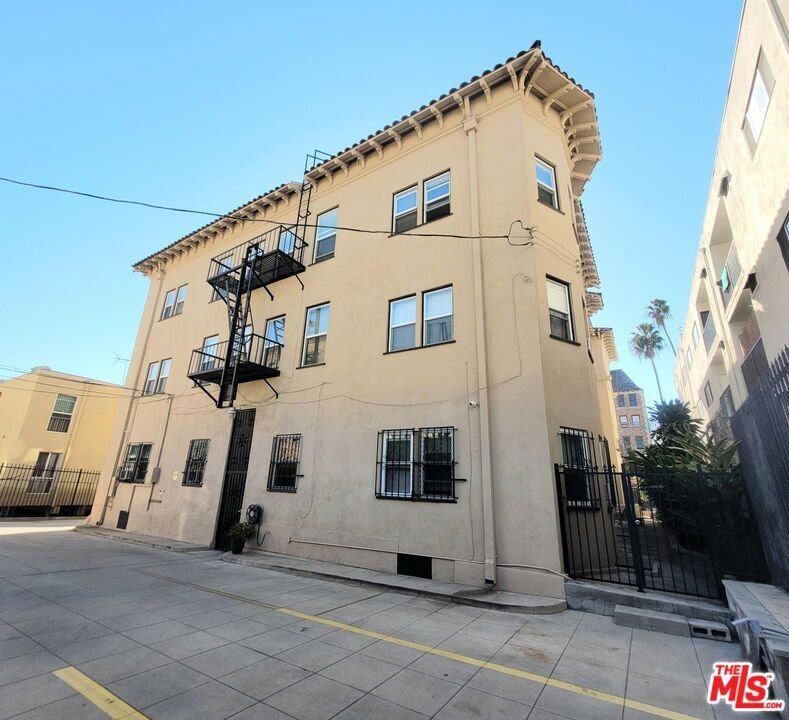 Los Angeles, California, United States 4 - 19039160