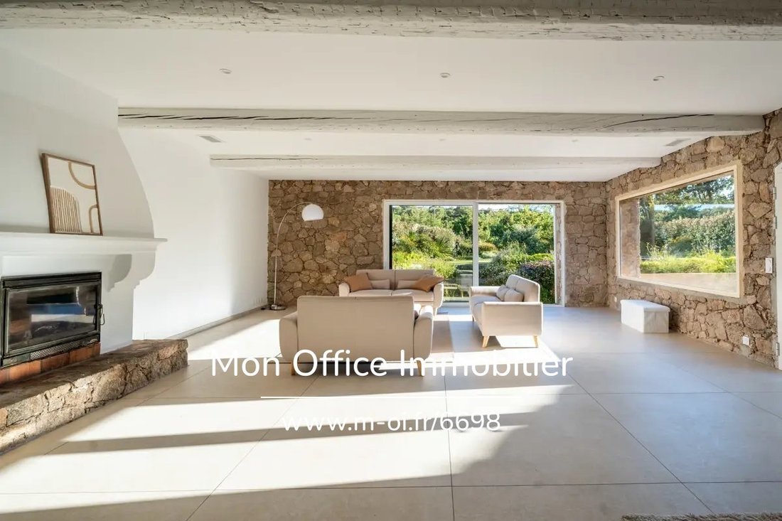 House in Le Plan-de-la-Tour, Provence-Alpes-Côte d'Azur, France 2 - 18843396
