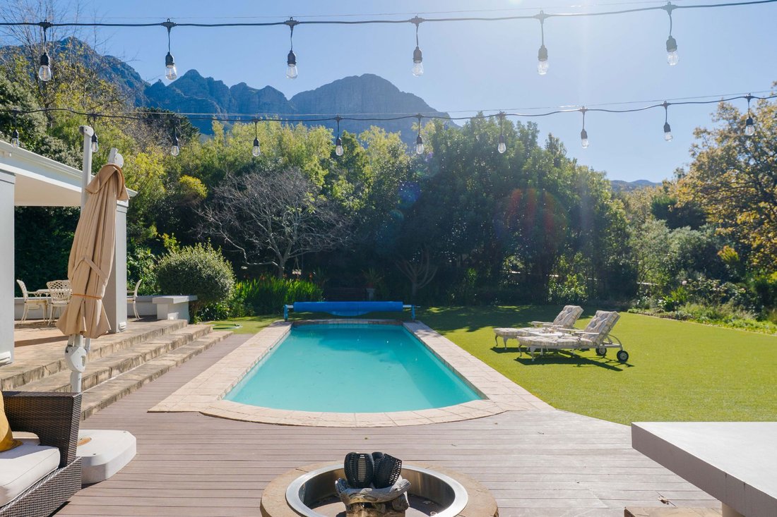 House in Erinvale Golf Estate, Helderberg, Cape Town 5 - 19039535
