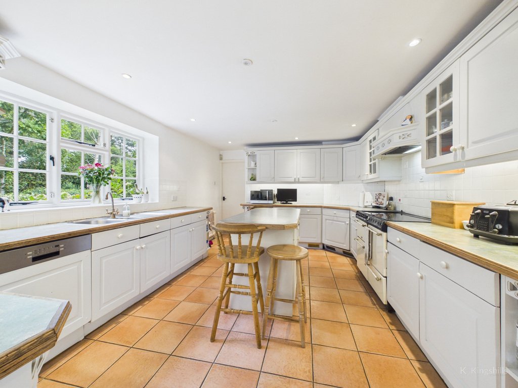 House in Naphill, England 2 - 18935405