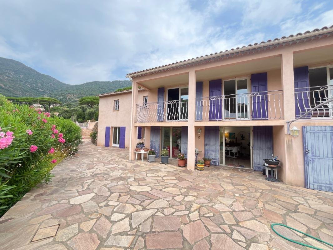 Villa in Sud, Cavalaire-sur-Mer, France 1 - 19037247