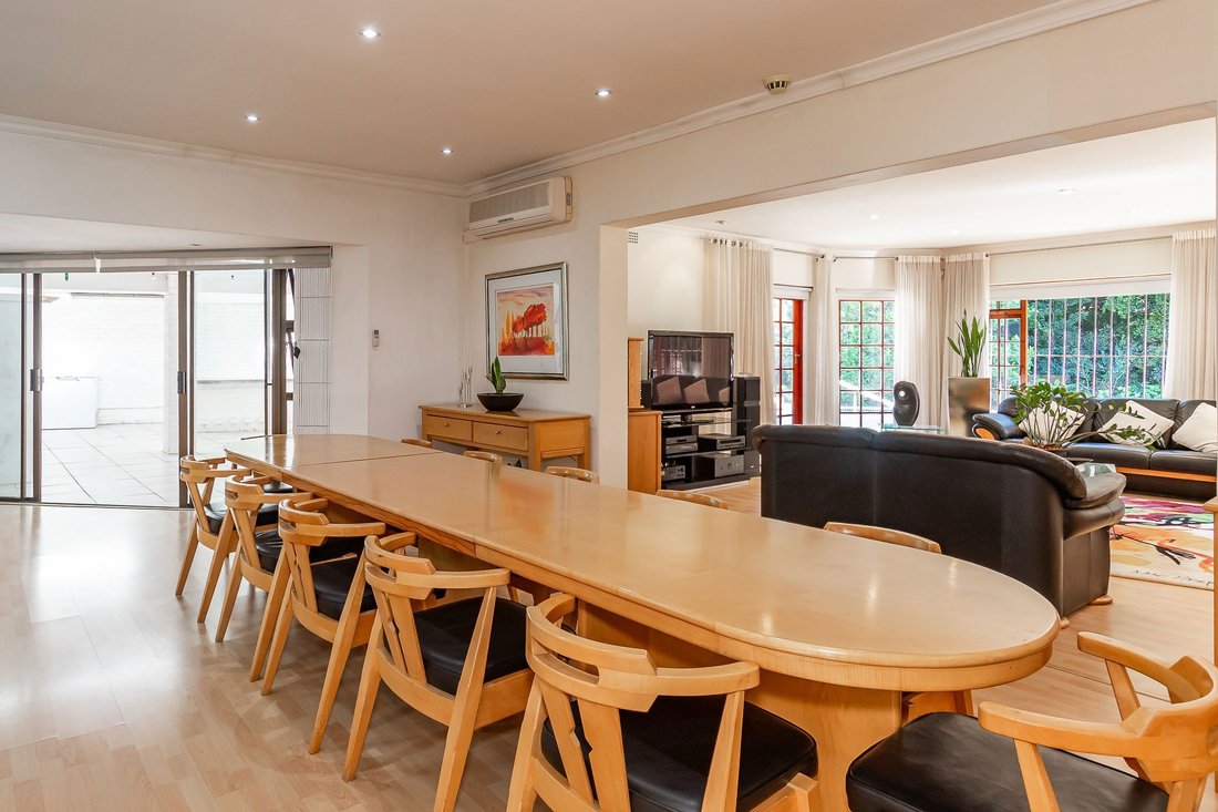 House in Constantia, Southern Suburbs, Cape Town 5 - 19039813