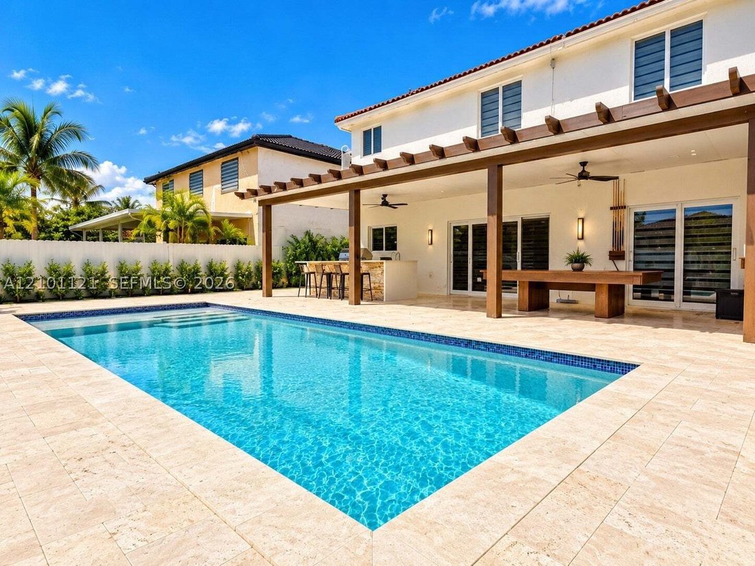 House in Hialeah, Florida, United States 1 - 19039618