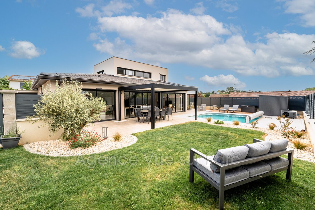 Villa a Brindas, Auvergne-Rodano-Alpi, Francia 1 - 19039880