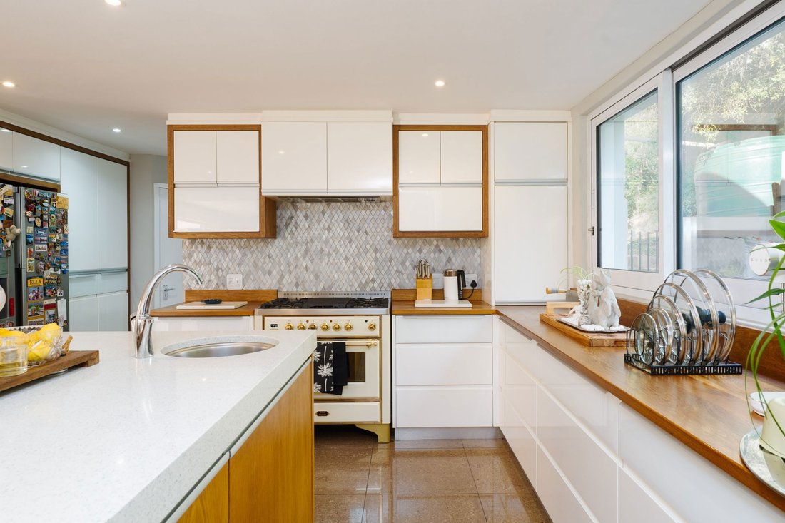 House in Erinvale Golf Estate, Helderberg, Cape Town 4 - 19039535