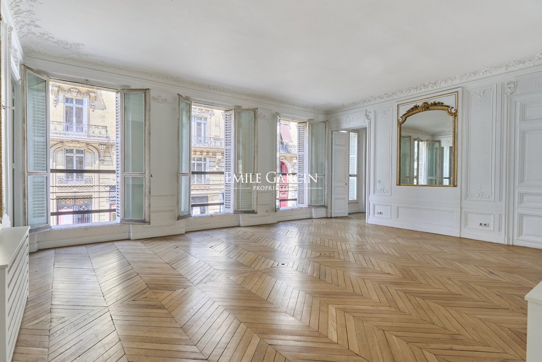 Apartment in Saint Philippe du Roule, Paris 8e Arrondissement, Paris 2 - 19040988
