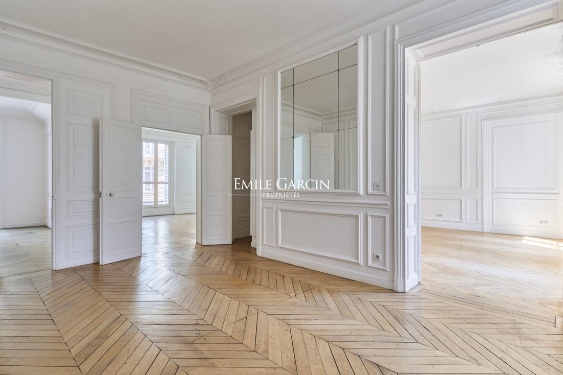 Apartment in Saint Philippe du Roule, Paris 8e Arrondissement, Paris 3 - 19040988