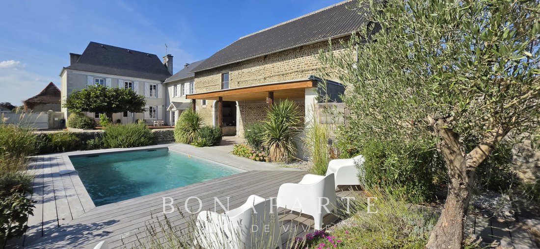 Estate in Idron, Nouvelle-Aquitaine, France 1 - 19037489