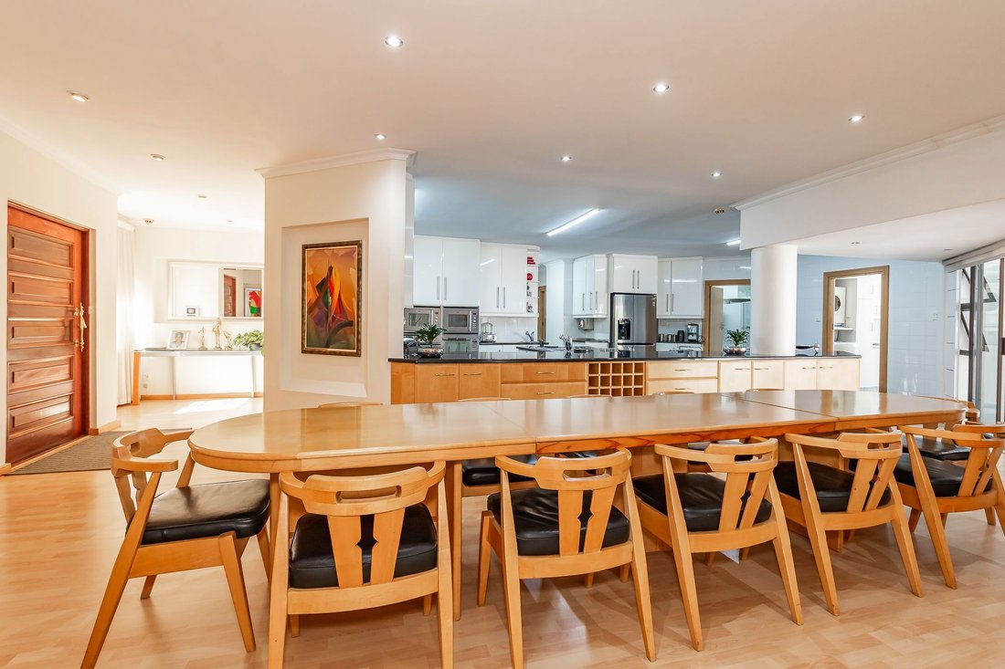 House in Constantia, Southern Suburbs, Cape Town 3 - 19039813