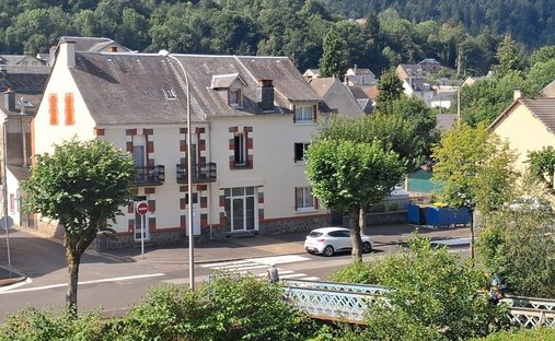 Haus in La Bourboule, Auvergne-Rhone-Alpen, Frankreich 1
