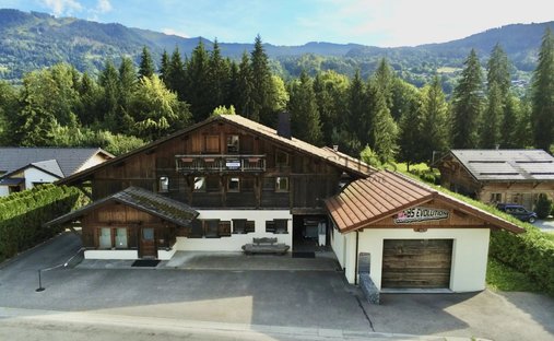 Estate in Verchaix, Auvergne-Rhône-Alpes, France 1