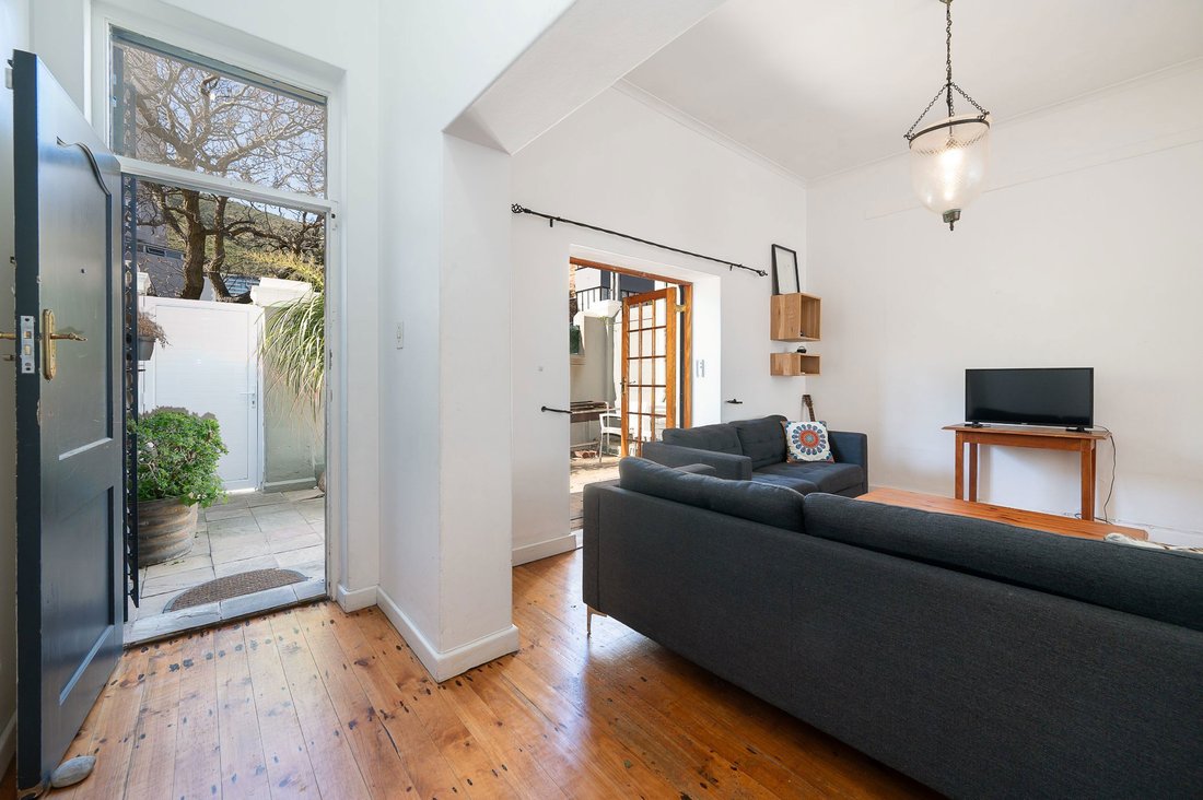 House in Sea Point, Atlantic Seaboard, Cape Town 4 - 19039357