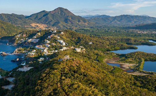 Land in El Naranjo, Colima, Mexiko 1