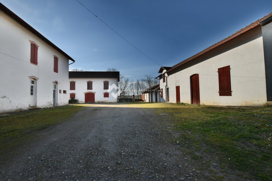 Corps de ferme à Mairie-Stade-Bergereau-Depart, Orthez, France 2 - 15861452