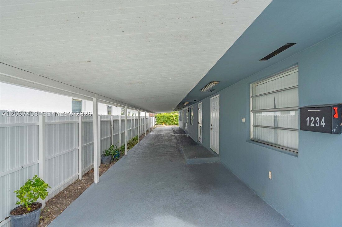 Hialeah, Florida, United States 3 - 19039598