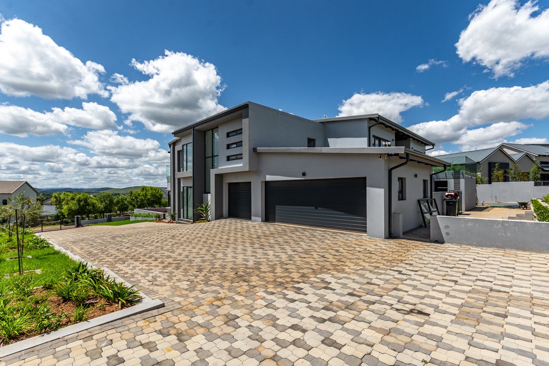 Estate in Copperleaf Golf and Country Estate, Centurion, South Africa 2 - 19038998