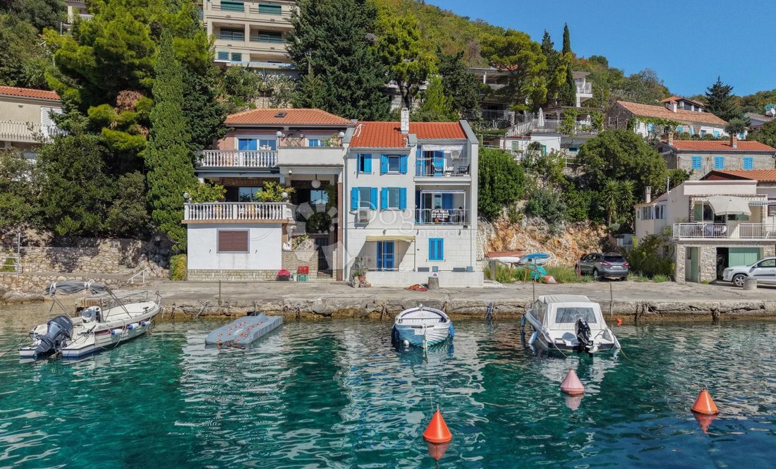 Casa en Stari Grad, Condado de Lika-Senj, Croacia 1 - 16132475