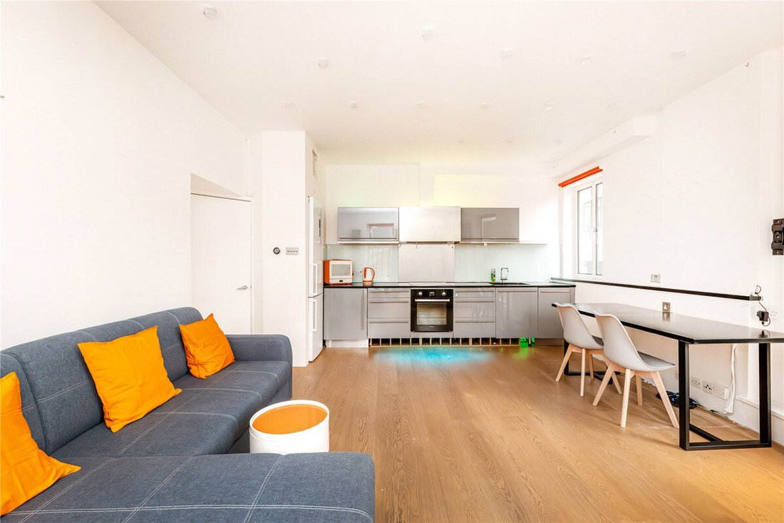 Apartment in Chinatown, Soho, England 5 - 19039159