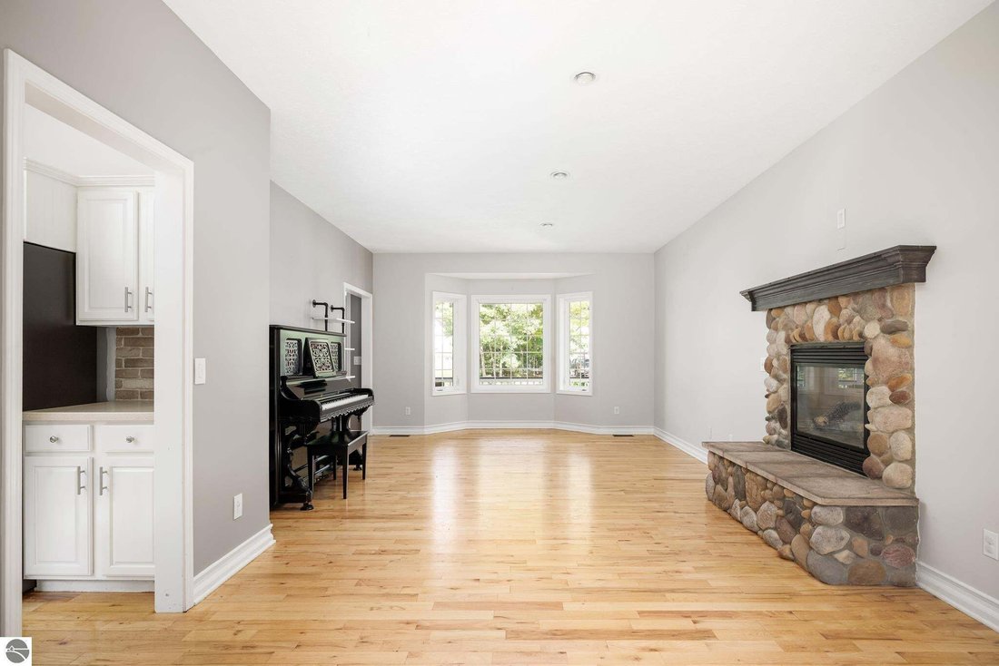 House in Traverse City, Michigan, United States 5 - 19038656