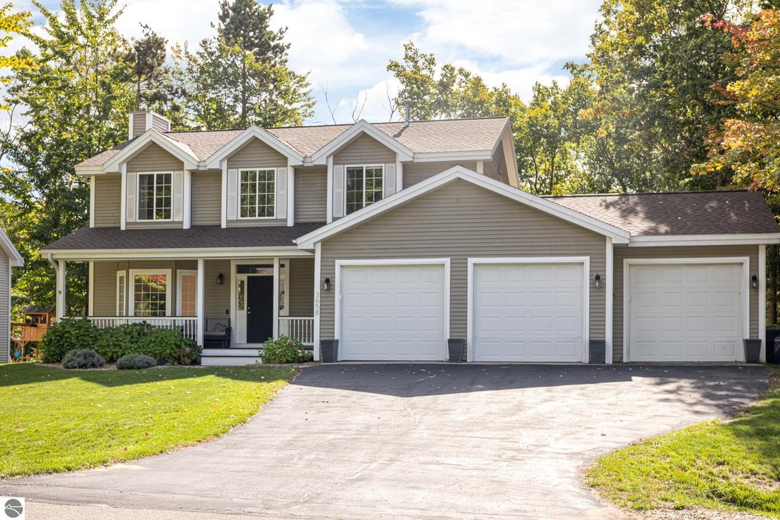 House in Traverse City, Michigan, United States 1 - 19038656
