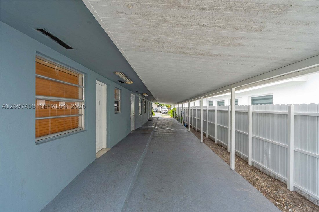Hialeah, Florida, United States 4 - 19039598