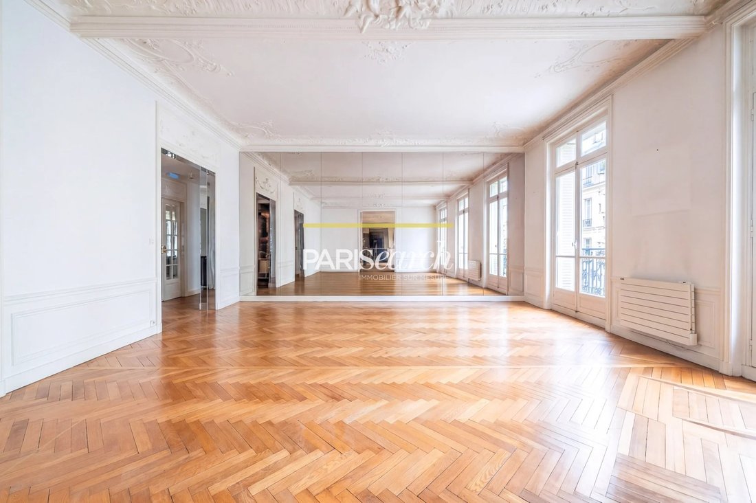 Apartment in Porte Dauphine, Paris 16e Arrondissement, Paris 2 - 19037148