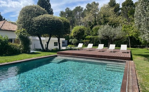 Country House in Paradou, Provence-Alpes-Côte d'Azur, France 1