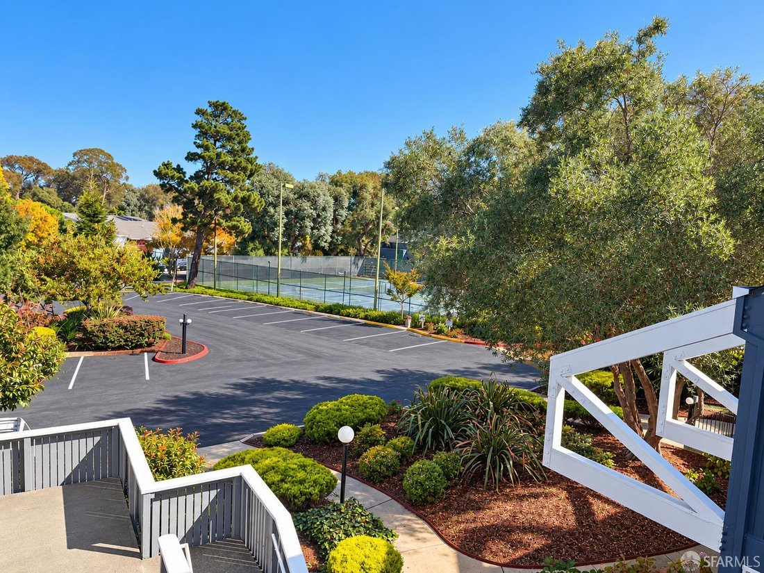 Condo in San Bruno, California, United States 5 - 19038013