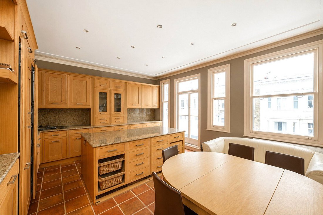 Apartment in Barons Court, Hammersmith and Fulham, England 4 - 19039137