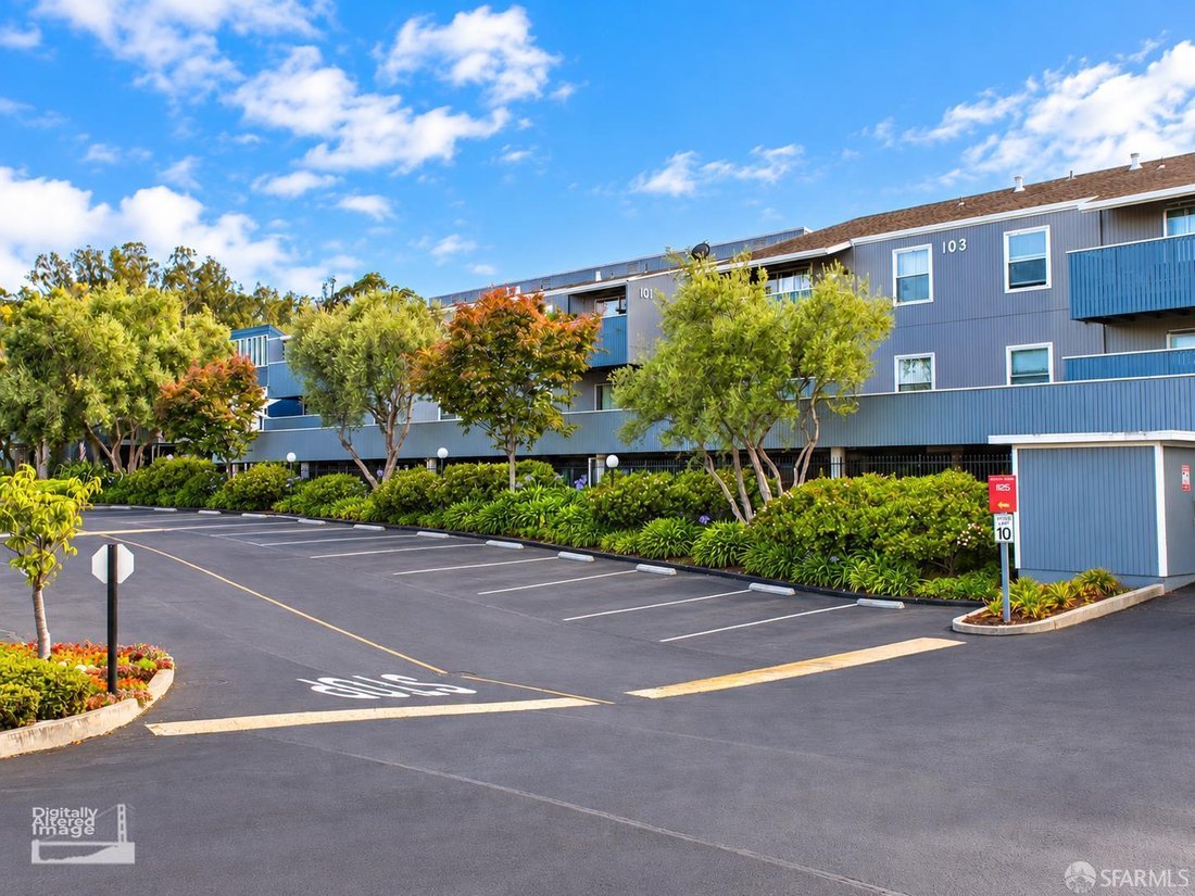 Condo in San Bruno, California, United States 2 - 19038013