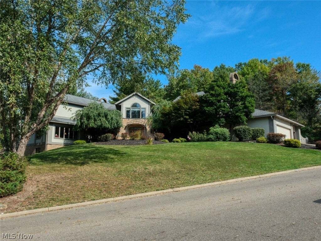 House in New Philadelphia, Ohio, United States 1 - 19039663