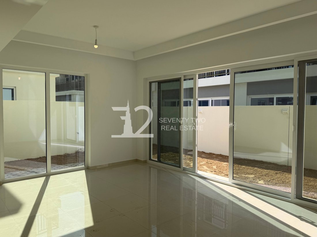 Townhouse in Damac Hills 2, Dubai, United Arab Emirates 4 - 19042059