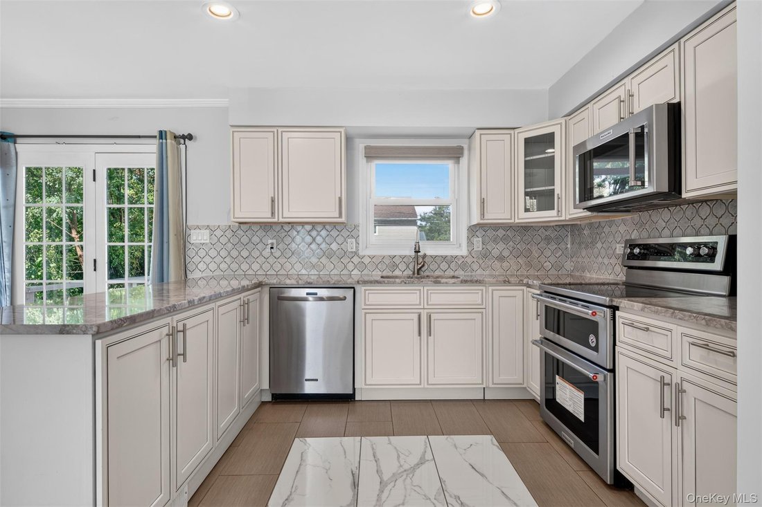House in Syosset, New York, United States 5 - 19041786