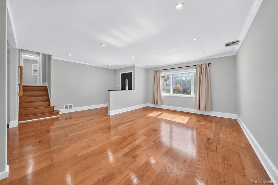 House in Syosset, New York, United States 3 - 19041786
