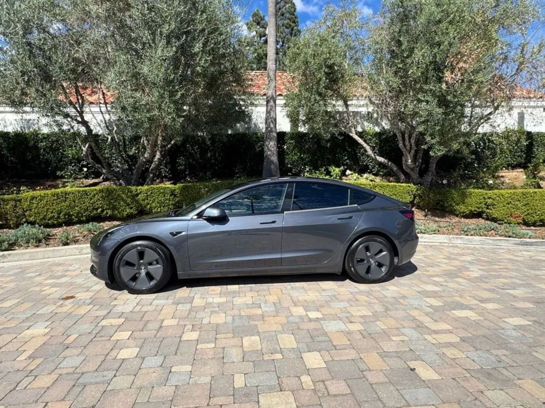 Sedan in Riverside, CA, United States 4 - 19042276