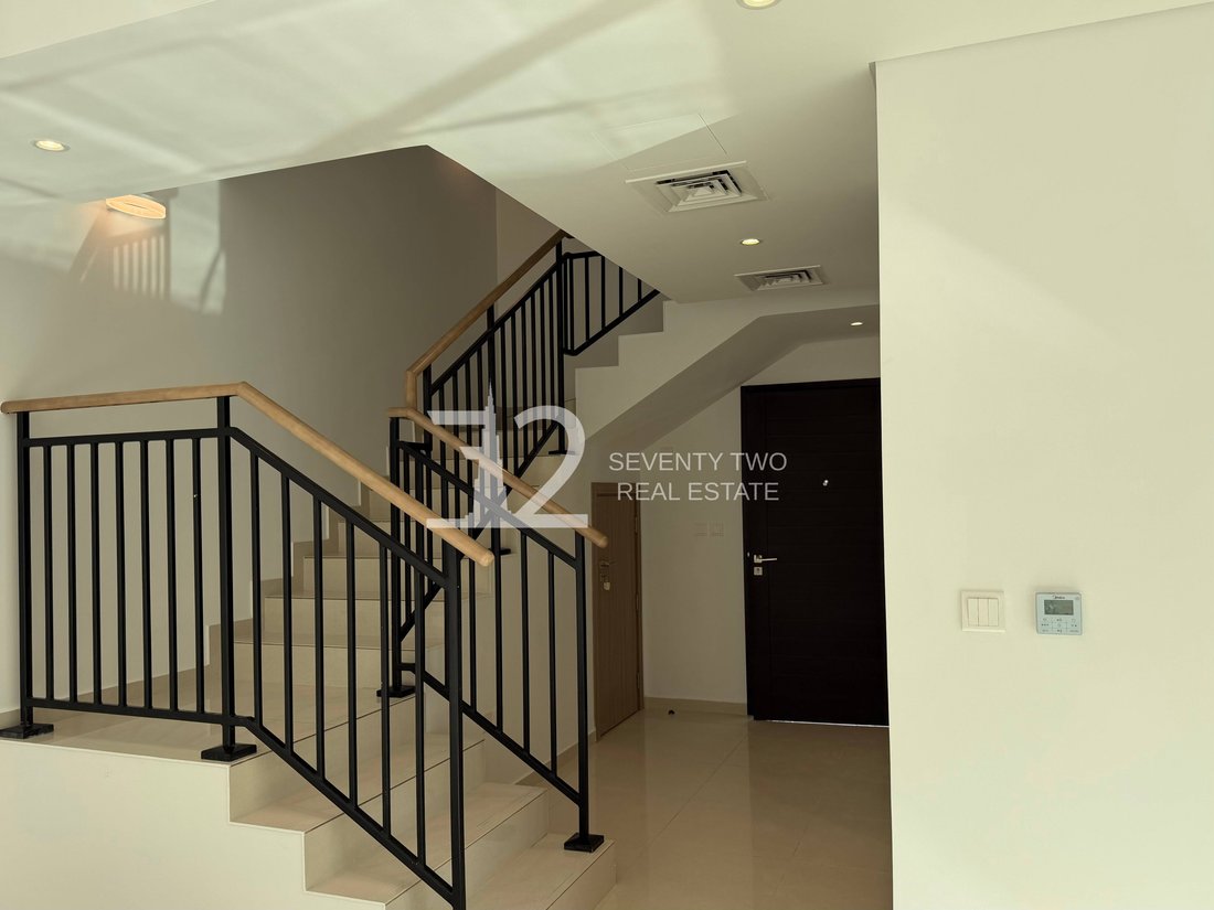 Townhouse in Damac Hills 2, Dubai, United Arab Emirates 3 - 19042059