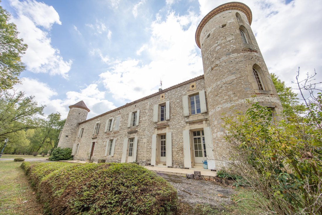 Domaine à Centre Technique Municipal-Centre de Loisirs Jules Ferry, Agen, France 1 - 19042309