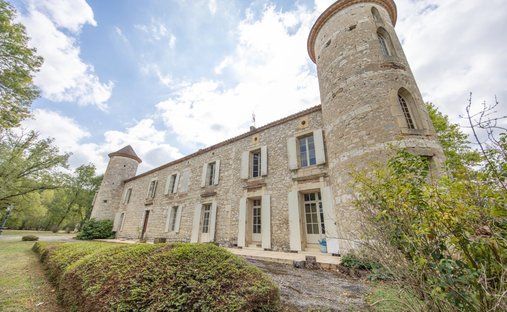 Anwesen in Centre Technique Municipal-Centre de Loisirs Jules Ferry, Agen, Frankreich 1