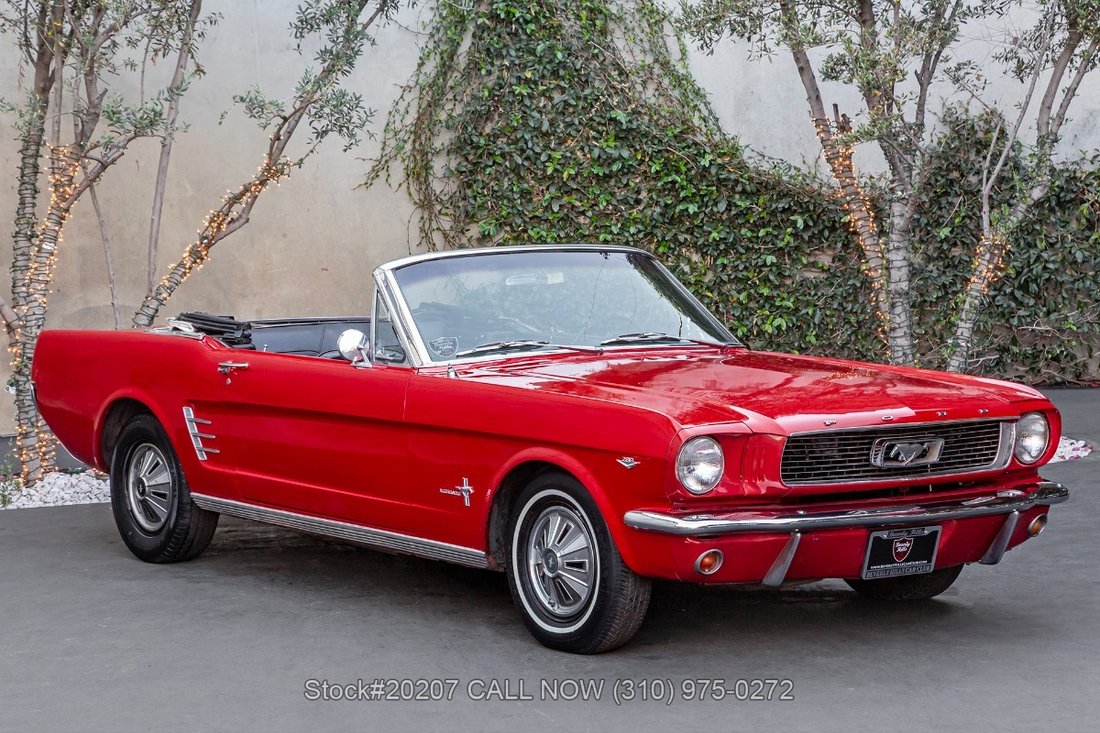 Ford Mustang Convertible in Los Angeles, CA 1 - 19042386