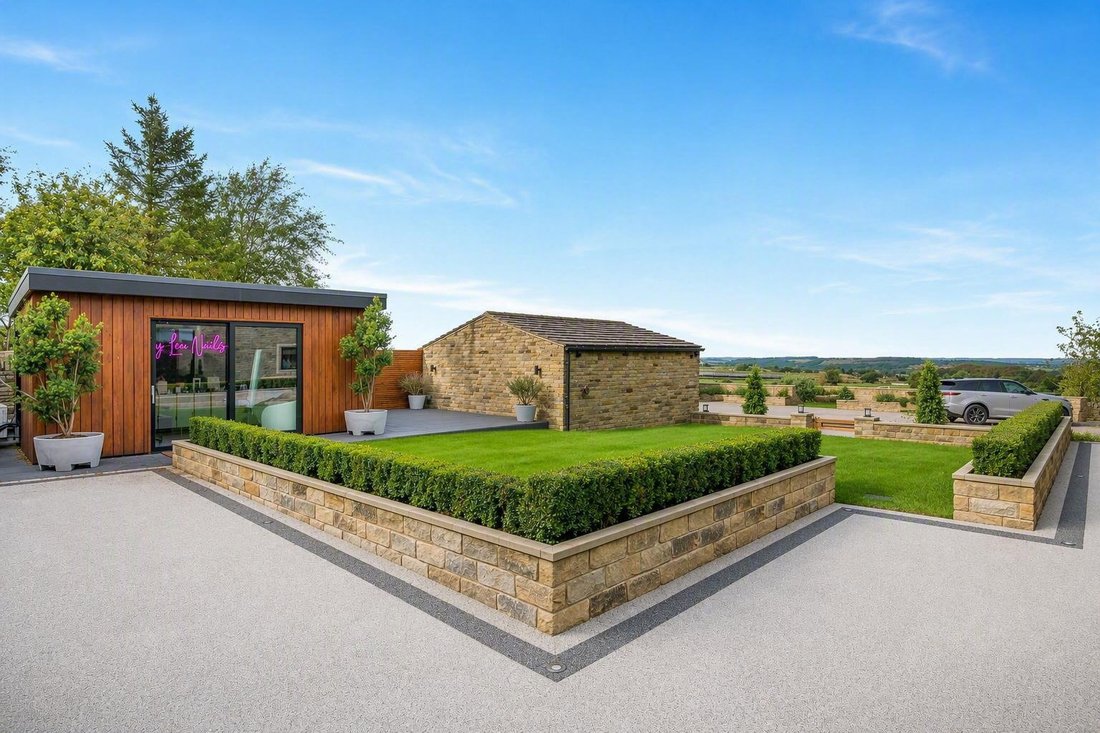 House in Kirklees, England 3 - 19042055