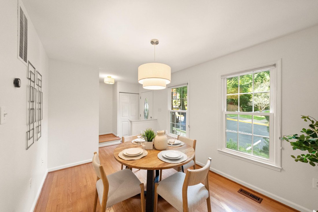 Townhouse in Reston, Virginia, United States 5 - 19041957