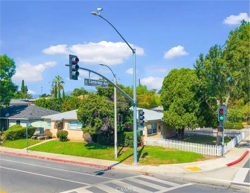 Claremont, California, United States 5 - 19042078