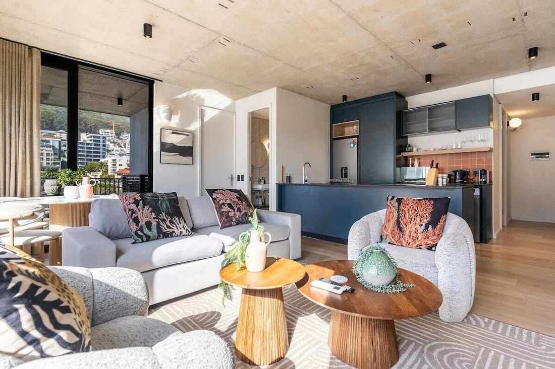 Apartment in Sea Point, Atlantic Seaboard, Cape Town 2 - 19041944