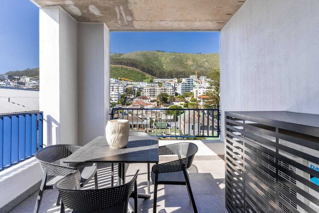 Apartment in Sea Point, Atlantic Seaboard, Cape Town 3 - 19041944
