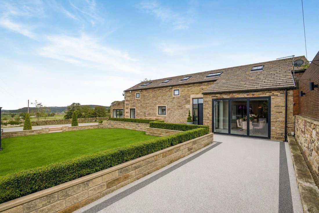 House in Kirklees, England 2 - 19042055